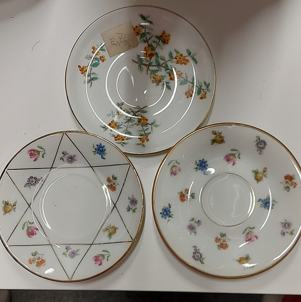 3 vintage saucers